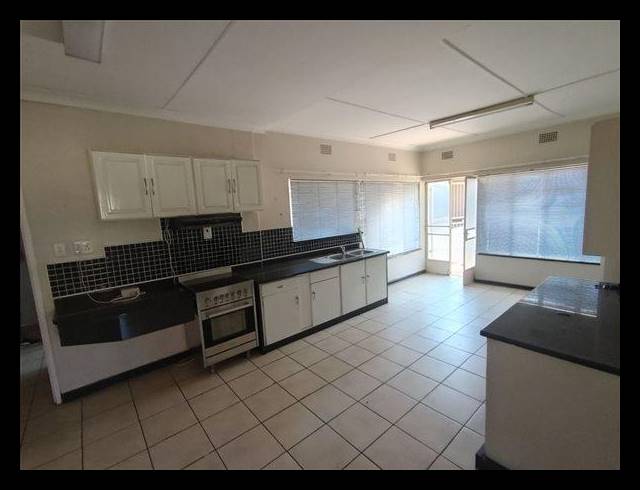 4 BEDROOM HOUSE FOR SALE IN GERMISTON SOUTH